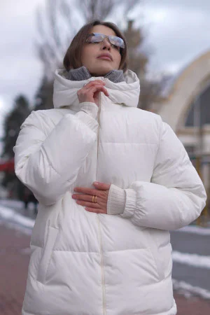 Пуховик Молочний M