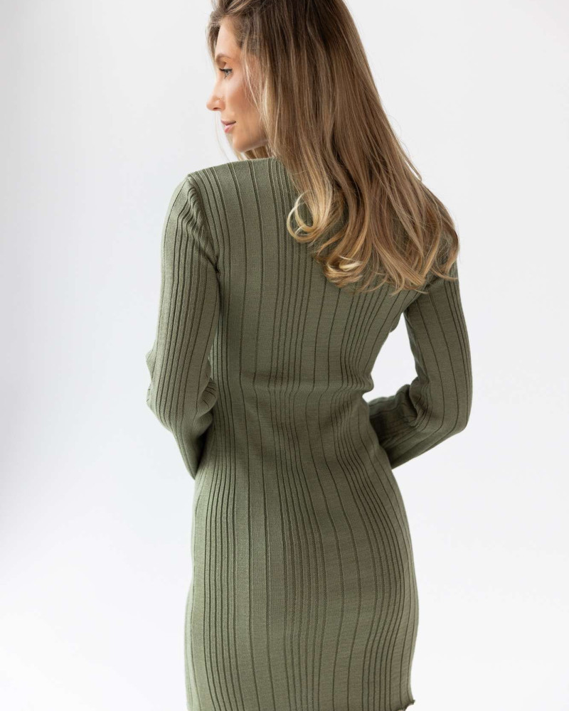Силуетна в'язана сукня Оливкова