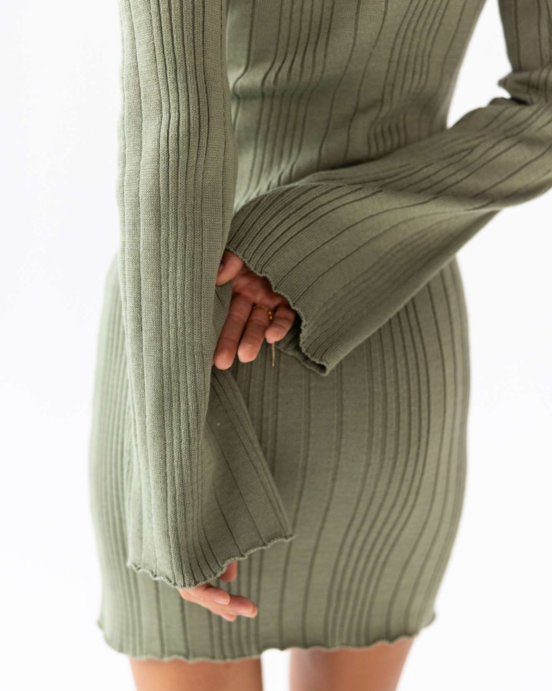 Силуетна в'язана сукня Оливкова