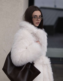 Шуба з довгого еко-хутра Біла S