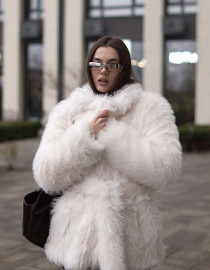 Шуба з довгого еко-хутра Біла S