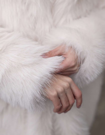 Шуба з довгого еко-хутра Біла S